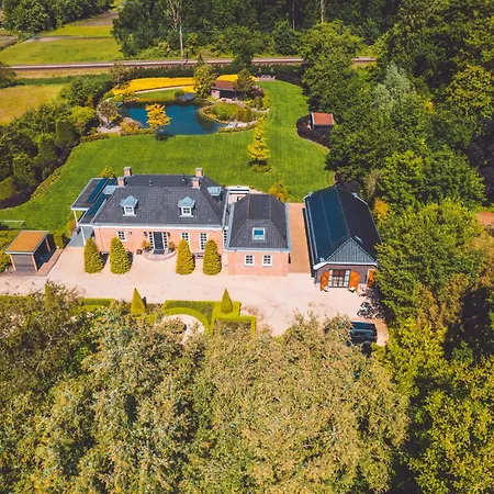 Buitenliefde, Prachtige Vakantiewoning Midden In De