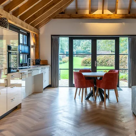 Apartment Buitenliefde, Prachtige Vakantiewoning Midden In De Heiloo